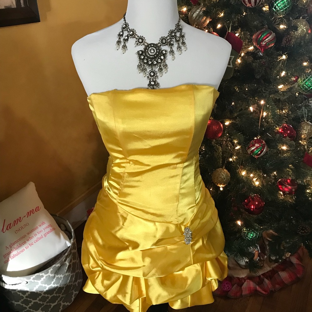 yellow dress